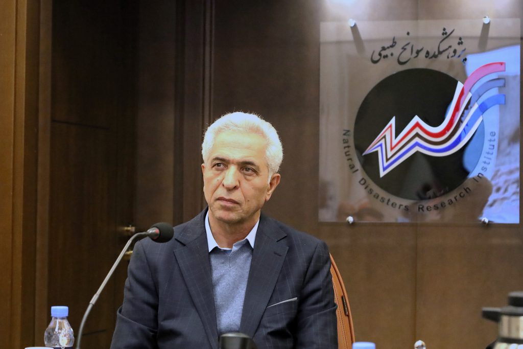 سخنرانی پروفسور گلابچی در نشست پژوهشکده سوانح طبیعی
