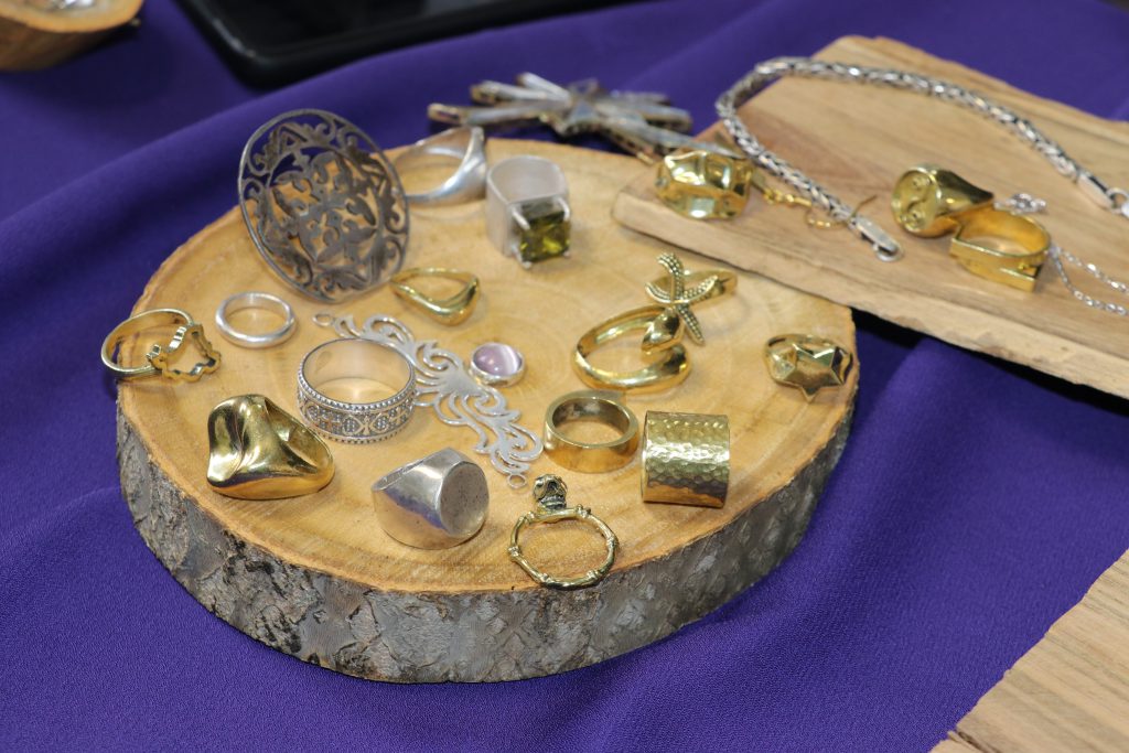 رشته طلا و جواهر