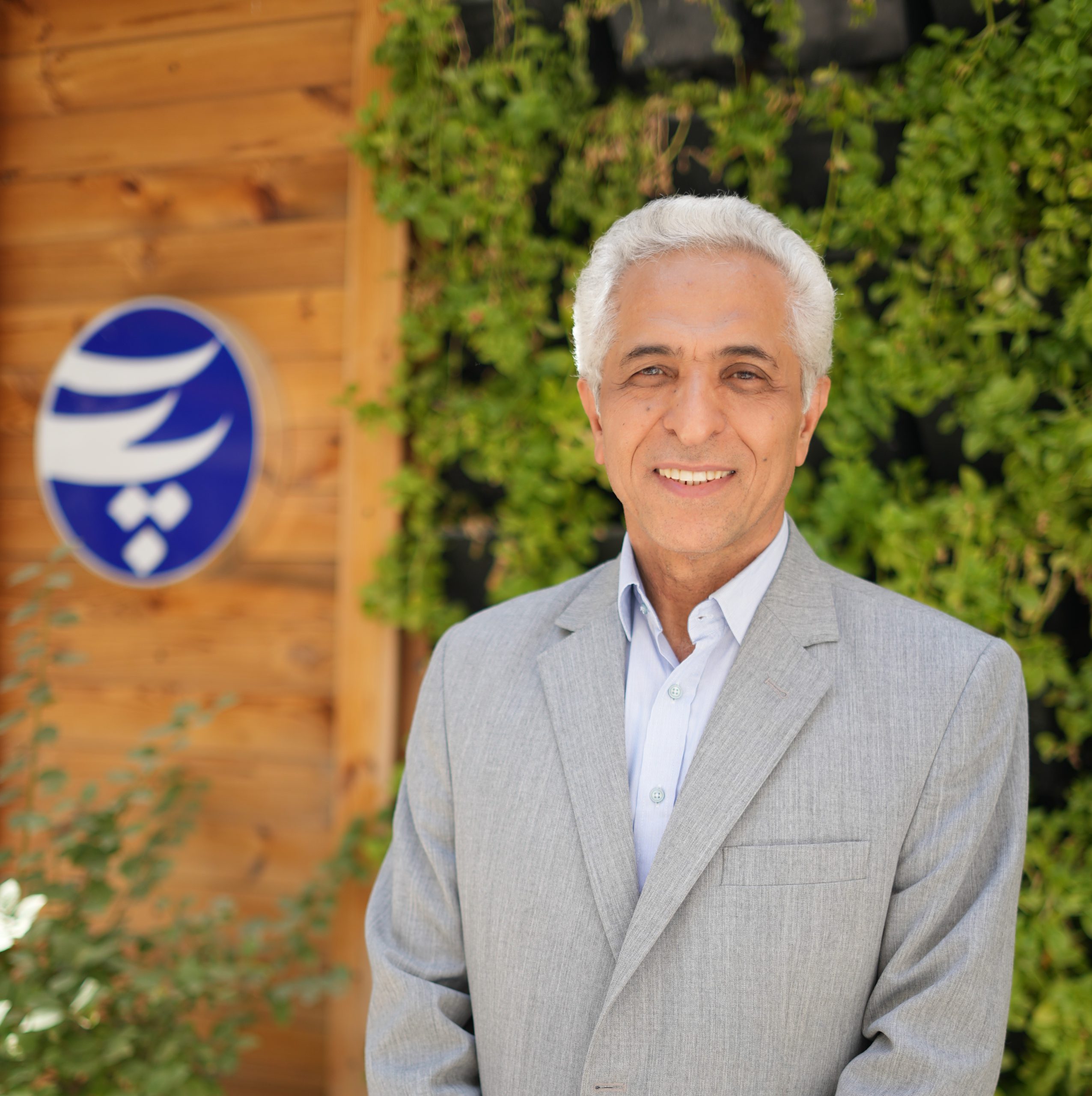 پروفسور محمود گلابچی